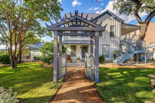 Downtown Marble Falls Boutique House