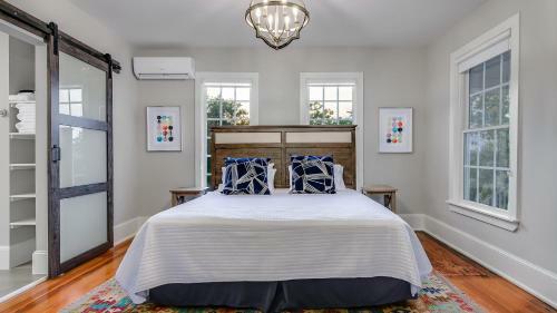 Downtown Marble Falls Boutique House