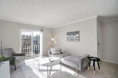 Quaint Midland 1br With Private Balcony