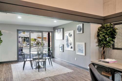 Quaint Midland 1br With Private Balcony