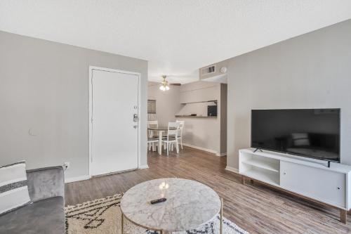 Apartamento Spacious 1br Suite And Outdoor Pool