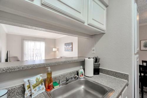 Quaint 1br Midland Getaway And Private Balcony