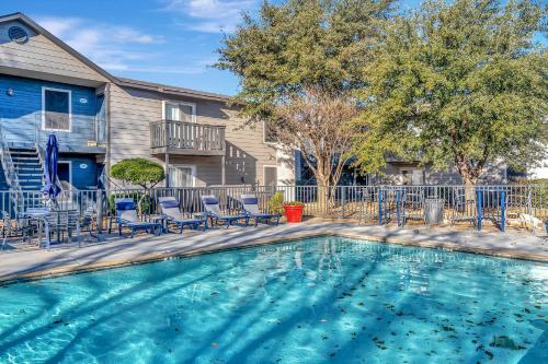 Quaint 1br Midland Getaway And Private Balcony