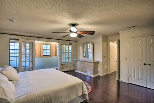 Family-friendly Home With Pool Table And Grill!