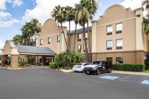 Hotel Shary Inn And Suites