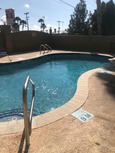 Hotel Shary Inn And Suites
