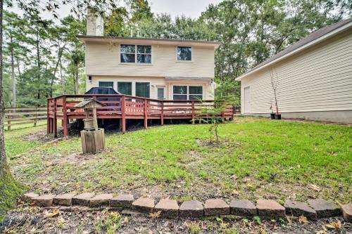 Modern Montgomery Home With Backyard, Deck, And Grill!