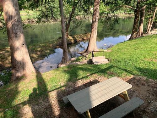 Guadalupe Lodge Rr 7806 Home