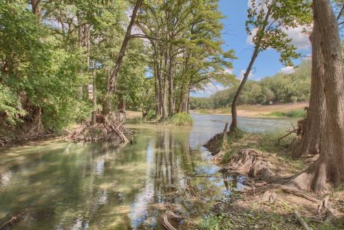 Guadalupe Lodge Rr 7806 Home