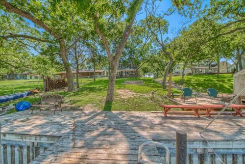 Down River Haus Ld 727 Home