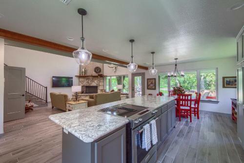 Down River Haus Ld 727 Home