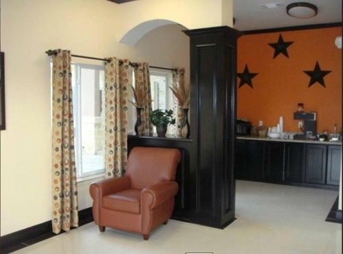 Hotel Executive Inn & Suites