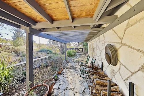 Lakefront Home With Private Dock & Hot Tub Home