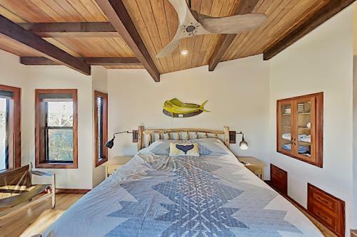 Lakefront Home With Private Dock & Hot Tub Home