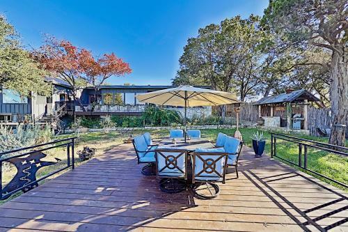 Lakefront Home With Private Dock & Hot Tub Home