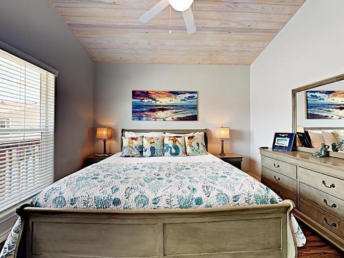 Boats And Oars Condo