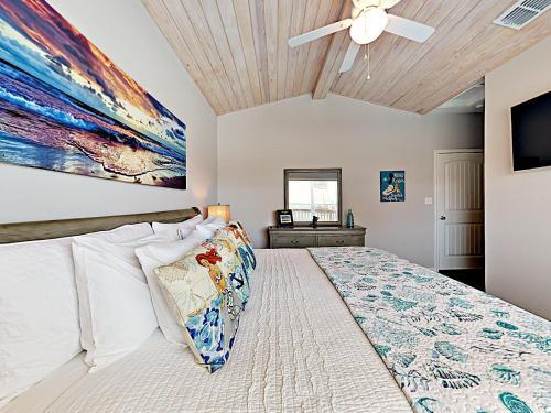Boats And Oars Condo
