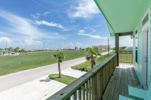 2 Adjacent Homes - Walk To Beach, Shops & Dining Home