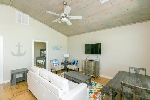 2 Adjacent Homes - Walk To Beach, Shops & Dining Home