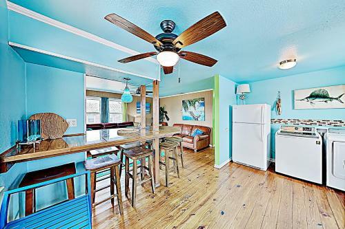 New Listing! Updated Downtown Home With Private Pool Home