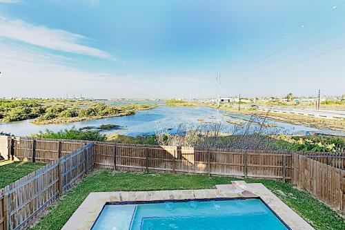 Prime Getaway With Private Pool, Walkable Locale Home
