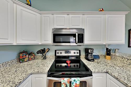 Pirates Hideaway - 2 Pools, Mins To Beach & Dining Condo