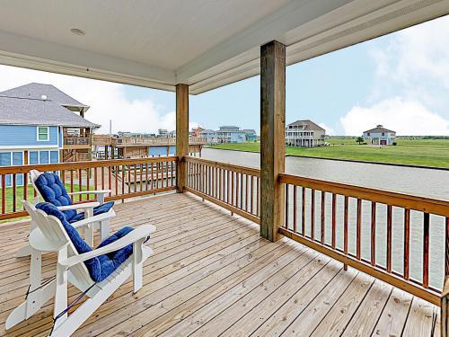 New Listing! Newly Built Waterfront Home With Deck Home