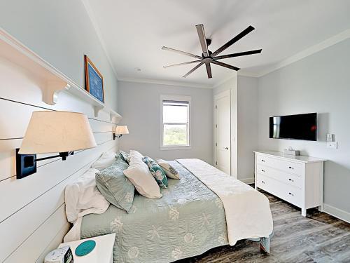 New Listing! Newly Built Waterfront Home With Deck Home