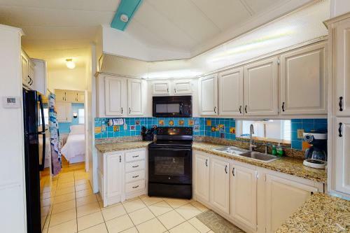 Long Island Village 190 W. Bonnet