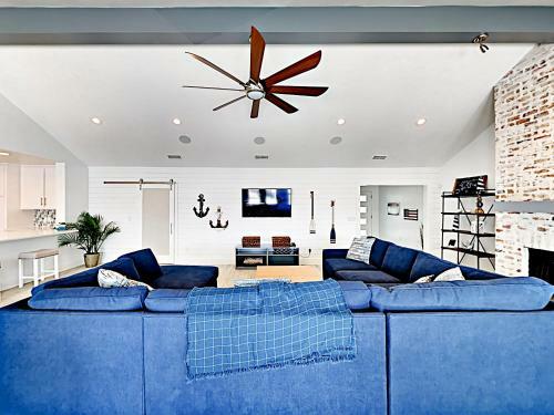 Remodeled Waterfront Home With Deck, Near Beach