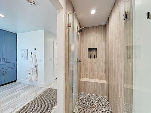 Remodeled Waterfront Home With Deck, Near Beach