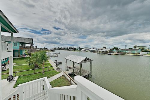 New Waterfront Home - Salt Lake & Copano Bay Views! Home