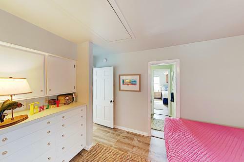 New Listing! Waterfront Gem With Private Dock & Pool Home