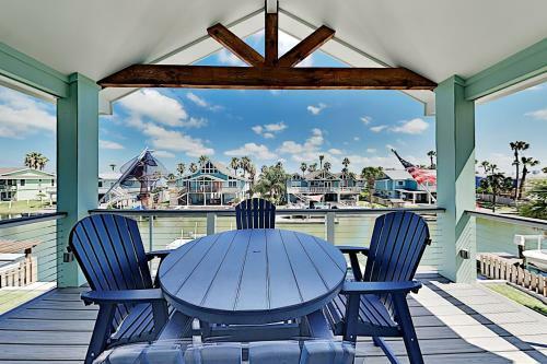 New Canal-front Home With Private Pool, Spa & Dock! Home