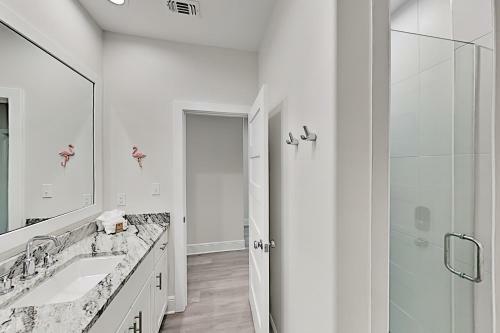 New Canal-front Home With Private Pool, Spa & Dock! Home