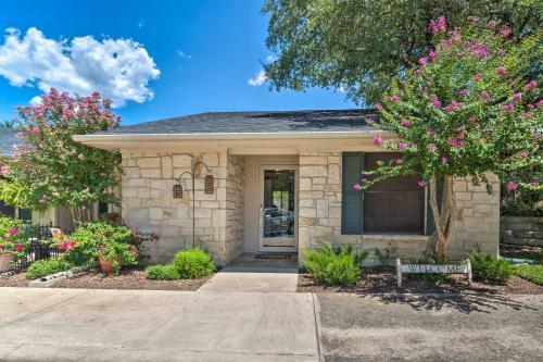 Couples Retreat Well-appointed Salado Home!