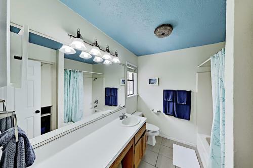 Charming Fulton Getaway, Firepit & Walkable Locale Home