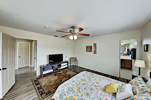 Charming Fulton Getaway, Firepit & Walkable Locale Home