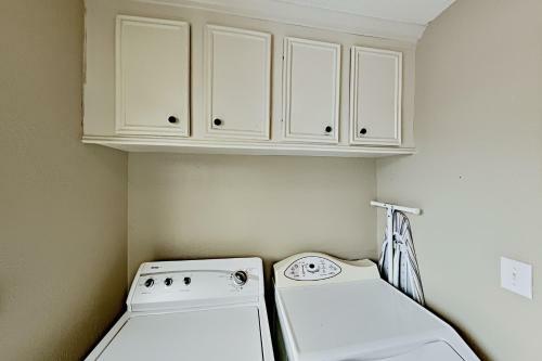 Charming Fulton Getaway, Firepit & Walkable Locale Home