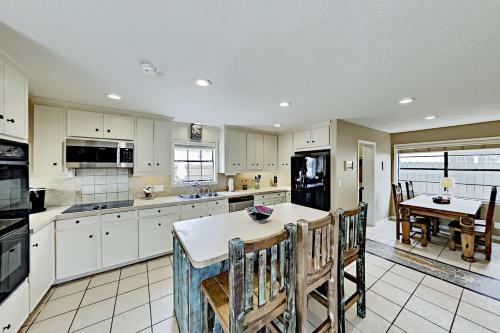 Charming Fulton Getaway, Firepit & Walkable Locale Home