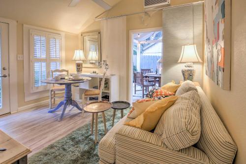 Sunny Cottage In Monte Vista With Updated Interior!