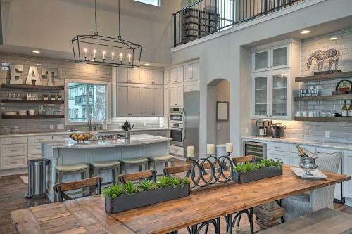 Upscale Home On Lake Placid With Deck, Dock, Fire Pit