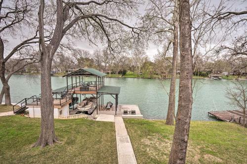 Upscale Home On Lake Placid With Deck, Dock, Fire Pit