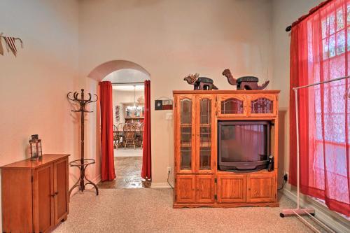 Patriotic Lakefront Seguin Home With Dock And Deck
