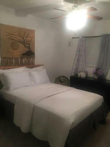 Hostal The Paris Room @ Chimney Trail
