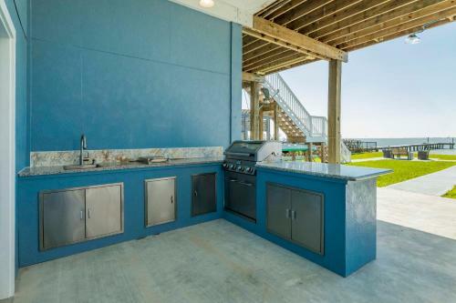 Large-group Beach Retreat On Galveston Bay!