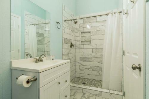 Large-group Beach Retreat On Galveston Bay!