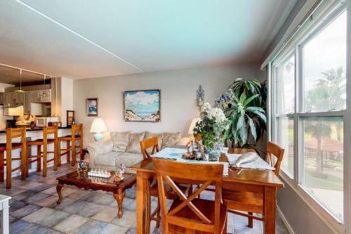 Gulfview I 208