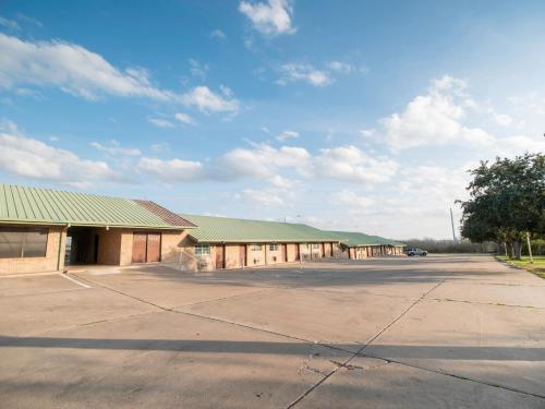 Oyo Hotel Three Rivers Tx Hwy 72