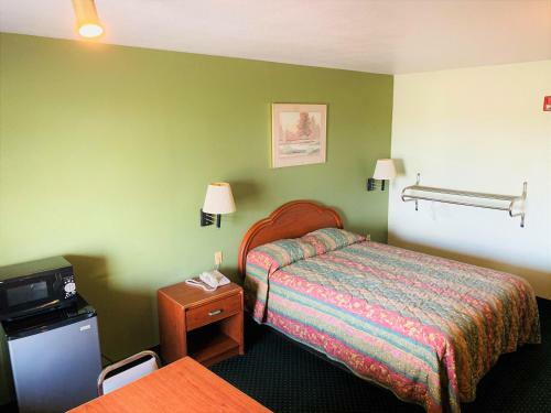 Hotel Pine Point Inn & Suites